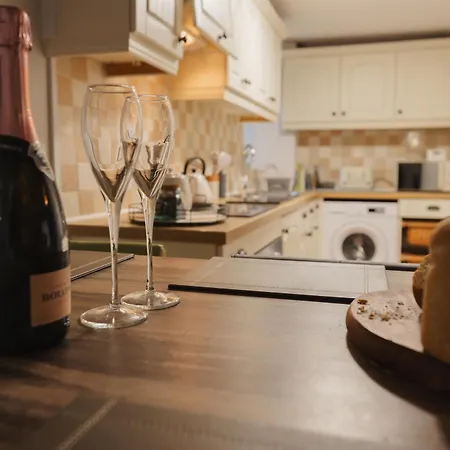 On Yarm High Street Great For Couples Families Contractors Welcome *