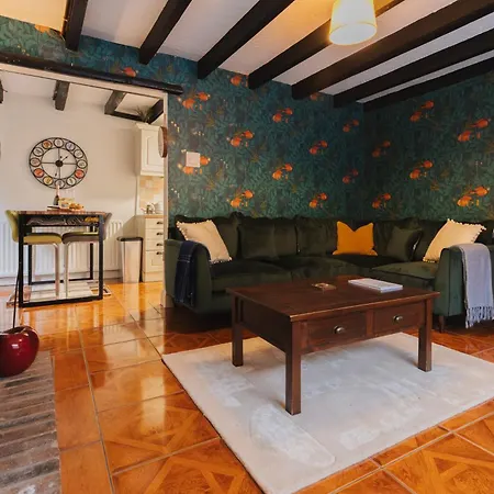 Silver On High Street - Free Parking Available Vakantiehuis