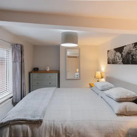 Silver On High Street - Free Parking Available Vakantiehuis