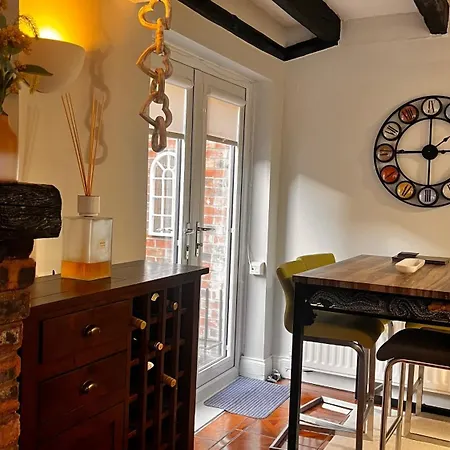Unique Cottage In Yarm With A 5 Star Location Kingsize And Double Beds Holiday home *