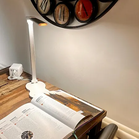 On High Street Great For Couples Families Contractors Welcome *