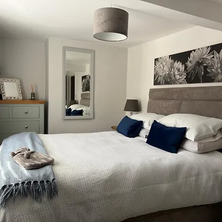 Semesterbostad Silver On High Street And The River Free Parking Available *